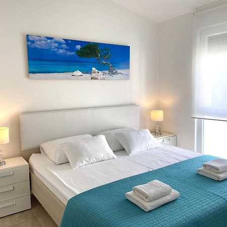 Apartmani Villa Adriatic Vir Eksteriør bilde