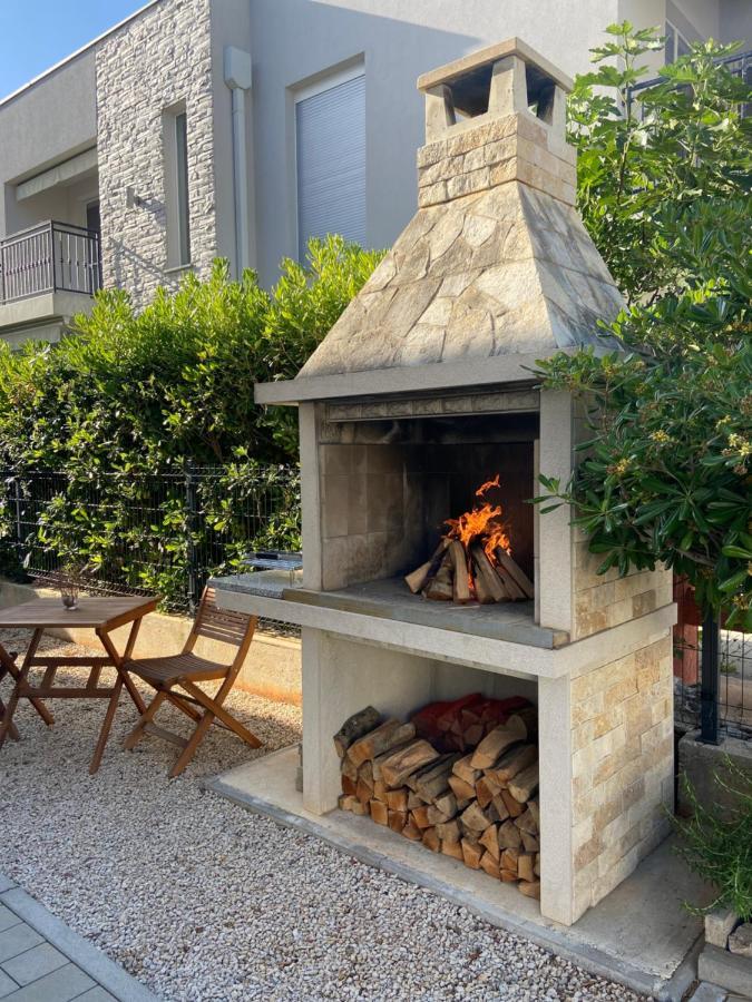 Apartmani Villa Adriatic Vir Eksteriør bilde