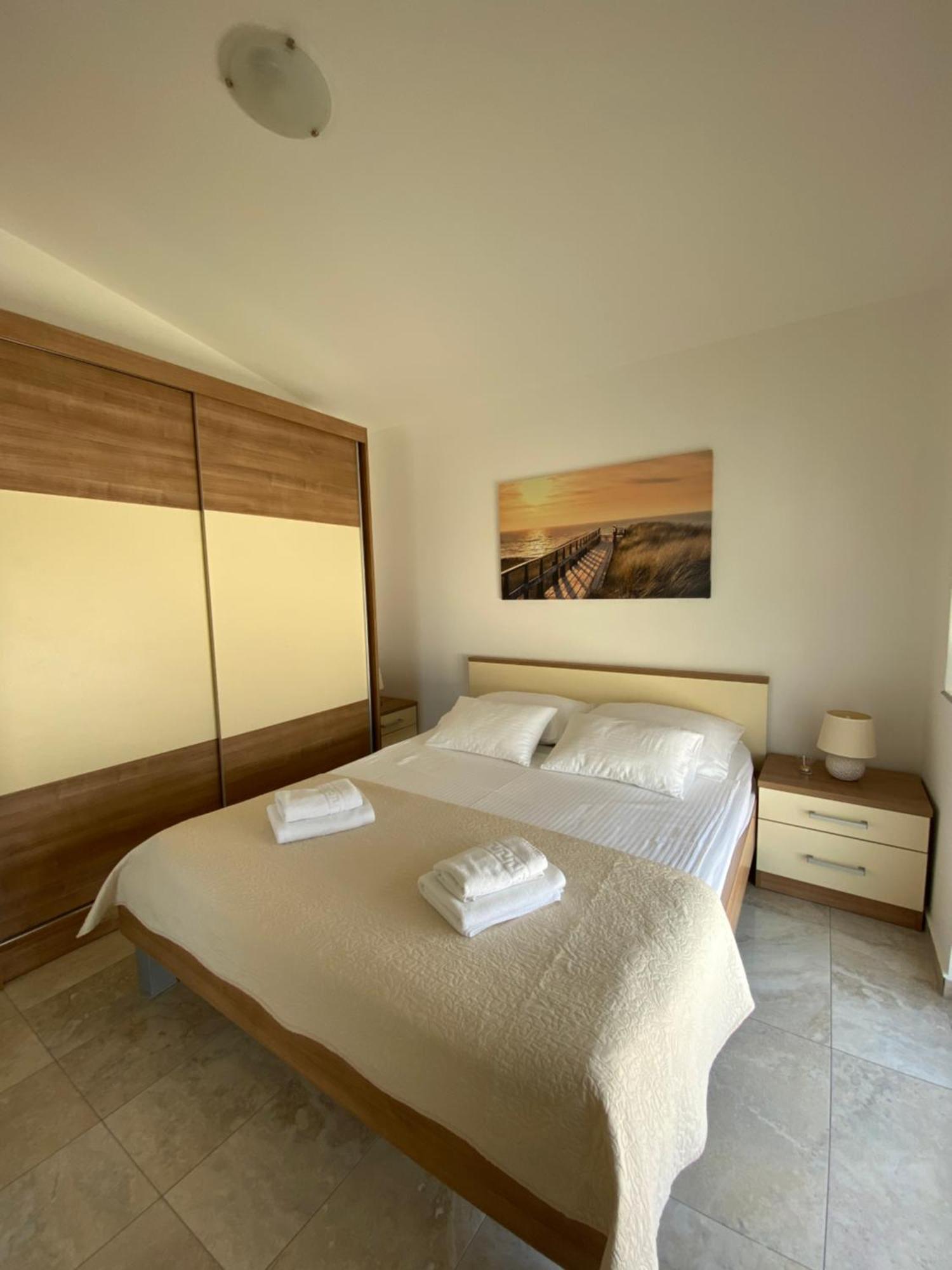 Apartmani Villa Adriatic Vir Eksteriør bilde
