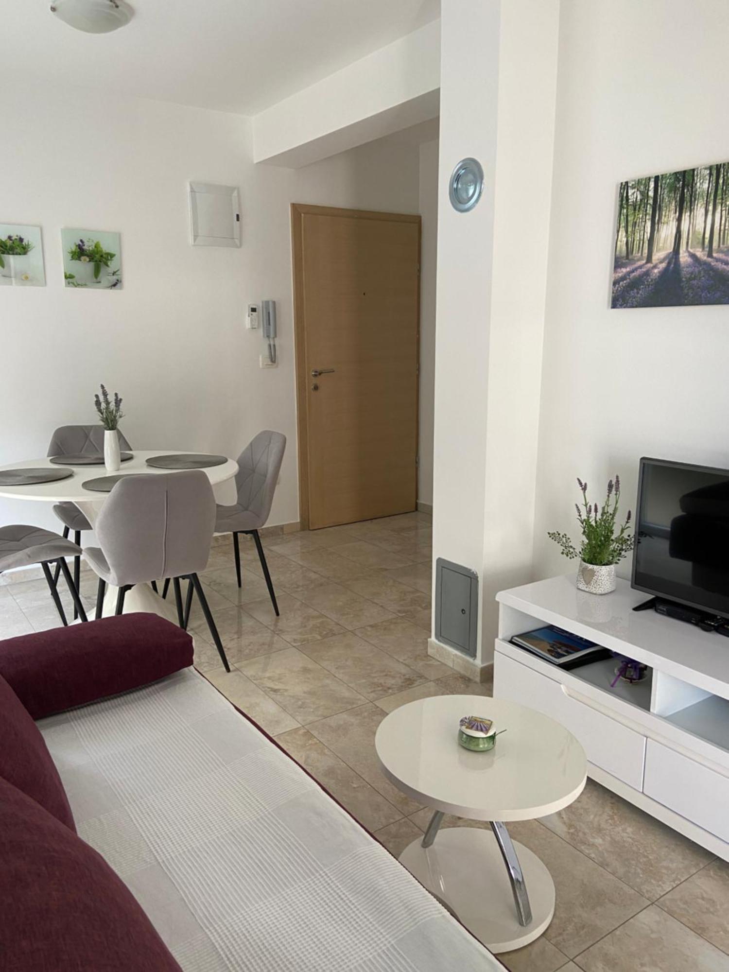 Apartmani Villa Adriatic Vir Eksteriør bilde