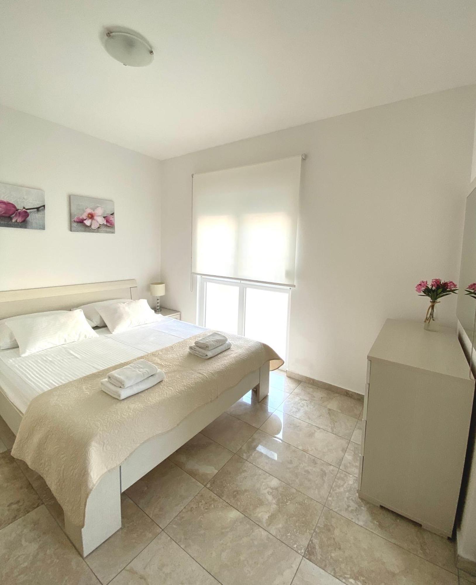 Apartmani Villa Adriatic Vir Eksteriør bilde