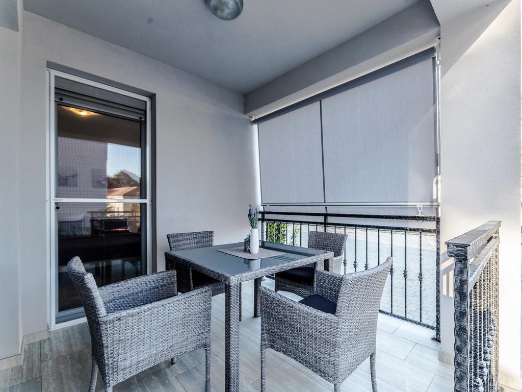 Apartmani Villa Adriatic Vir Eksteriør bilde