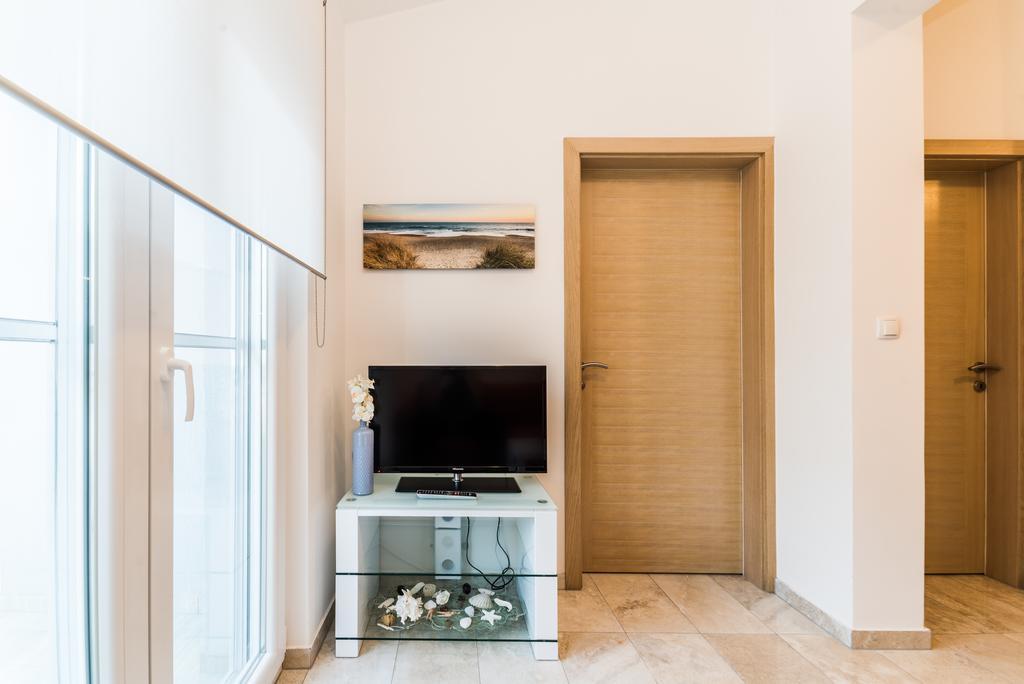 Apartmani Villa Adriatic Vir Eksteriør bilde