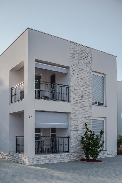 Apartmani Villa Adriatic Vir Eksteriør bilde